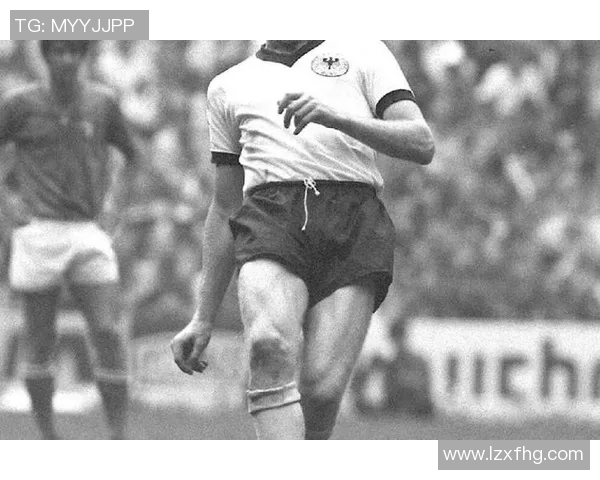 巨幅足球球星贴墙画点燃青春热血让球迷沉浸在绿茵梦想之中