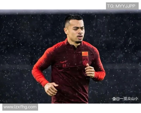 全球足球明星英勇拼搏背后的故事与成就揭秘